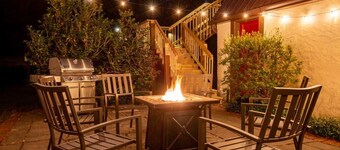 Walk to UF! Historic King Bed Loft w/ Private Deck