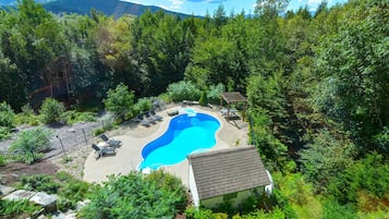 Piscina all'aperto, una piscina riscaldata