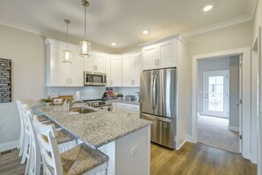Fridge, microwave, oven, stovetop - Live your best Lake Life in NASH! Old Hickory Lake (Nashville)