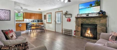 Smart-TV, peis og bøker