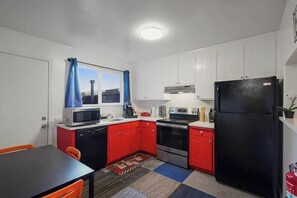 冰箱、微波炉、烤箱、炉灶