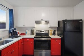 冰箱、微波炉、烤箱、炉灶