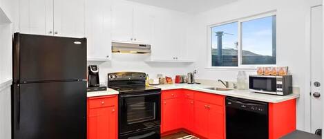 Refrigerador, microondas, horno, cafetera/tetera