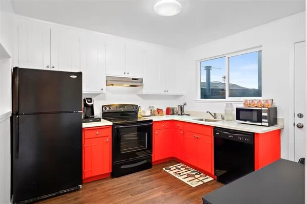 Fridge, microwave, oven, coffee/tea maker