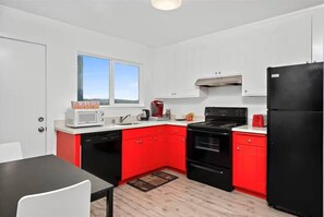 Refrigerador, microondas, horno, placa de cocina