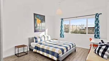 2 多间卧室、熨斗/熨衣板、WiFi、床单