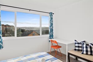 2 habitaciones, tabla de planchar con plancha, wifi y ropa de cama 