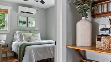 3 chambres, matelas mémoire de forme, bureau, fer et planche à repasser