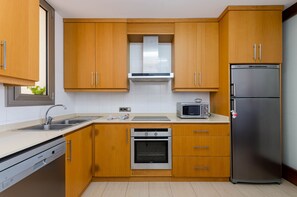 Kühlschrank, Mikrowelle, Ofen, Geschirrspüler