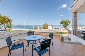 Outdoor dining - YourHouse Mulet, cozy sea-view apartment (Can Picafort)