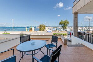 Outdoor dining - YourHouse Mulet, cozy sea-view apartment (Can Picafort)