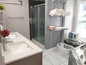 Bathtub, jetted tub, eco-friendly toiletries, hair dryer