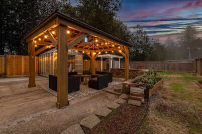 Beach Vibes-Pet Friendly, Fire Pit, Arcade & More!