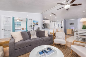 Smart TV, lareira, videogames, livros