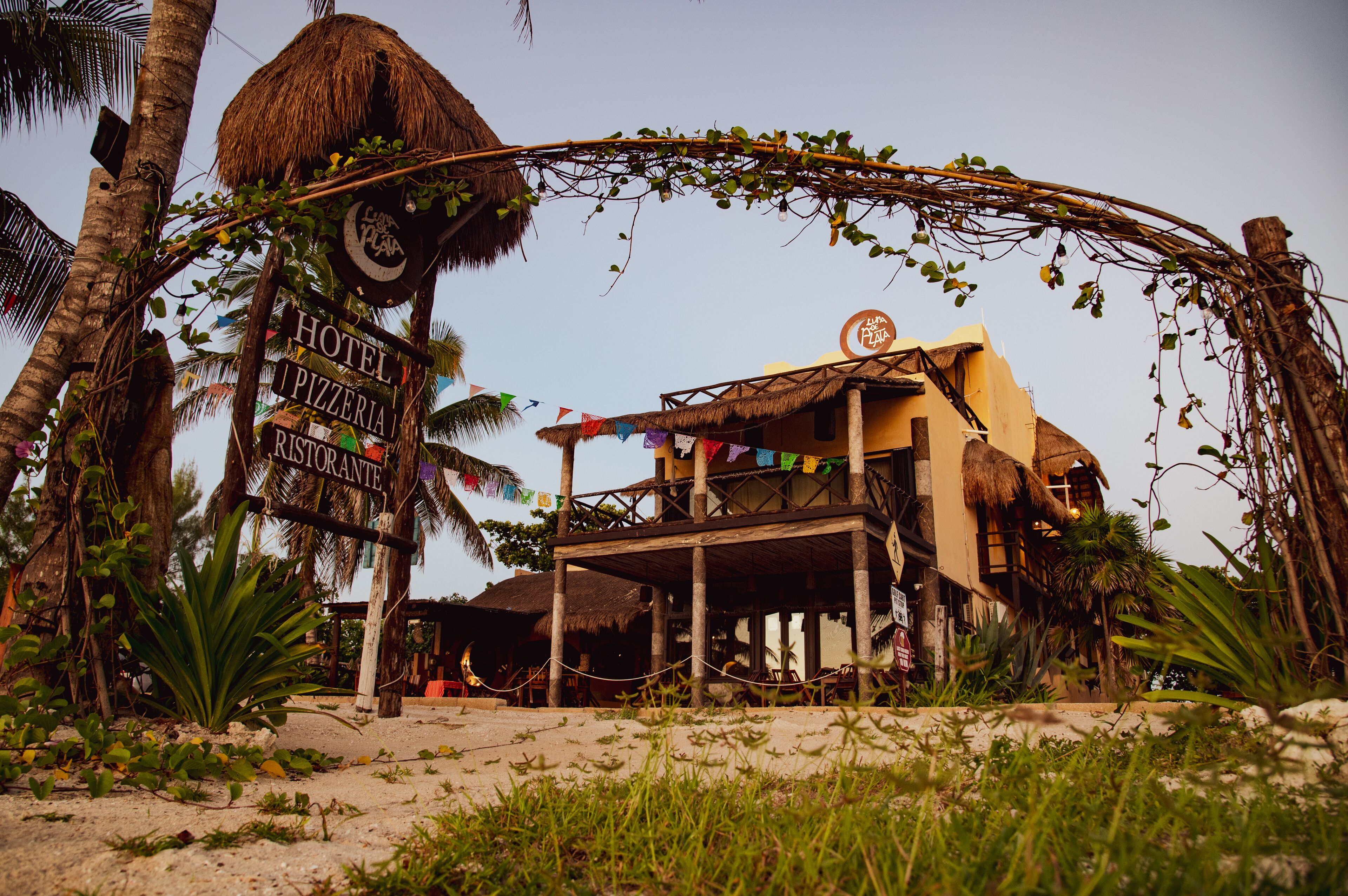 Vista frontal de la propiedad