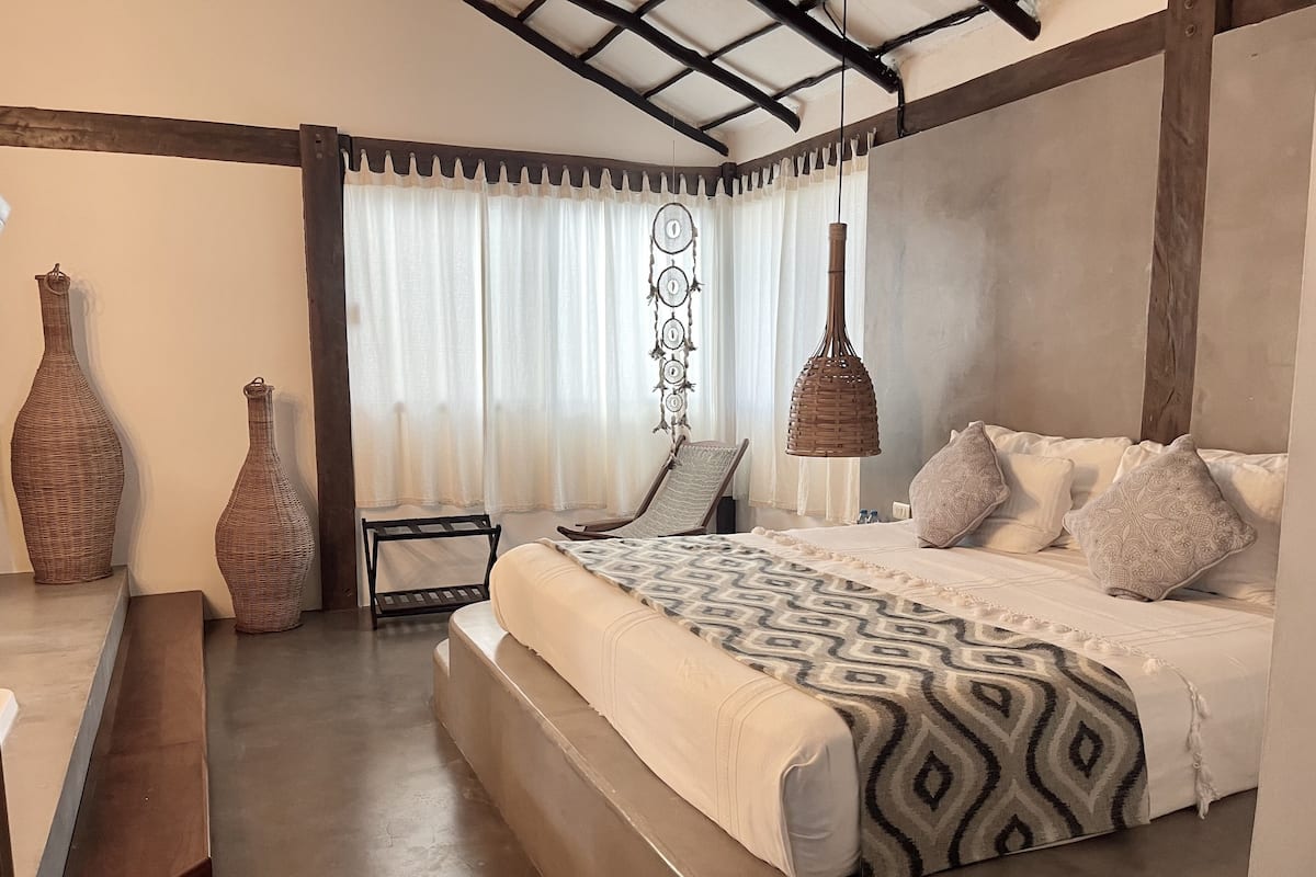 Honeymoon Room | Peti besi dalam bilik, meja, ruang kerja komputer riba, Wi-fi percuma 