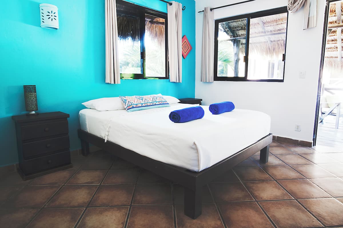 Standard Room | Peti besi dalam bilik, meja, ruang kerja komputer riba, Wi-fi percuma 