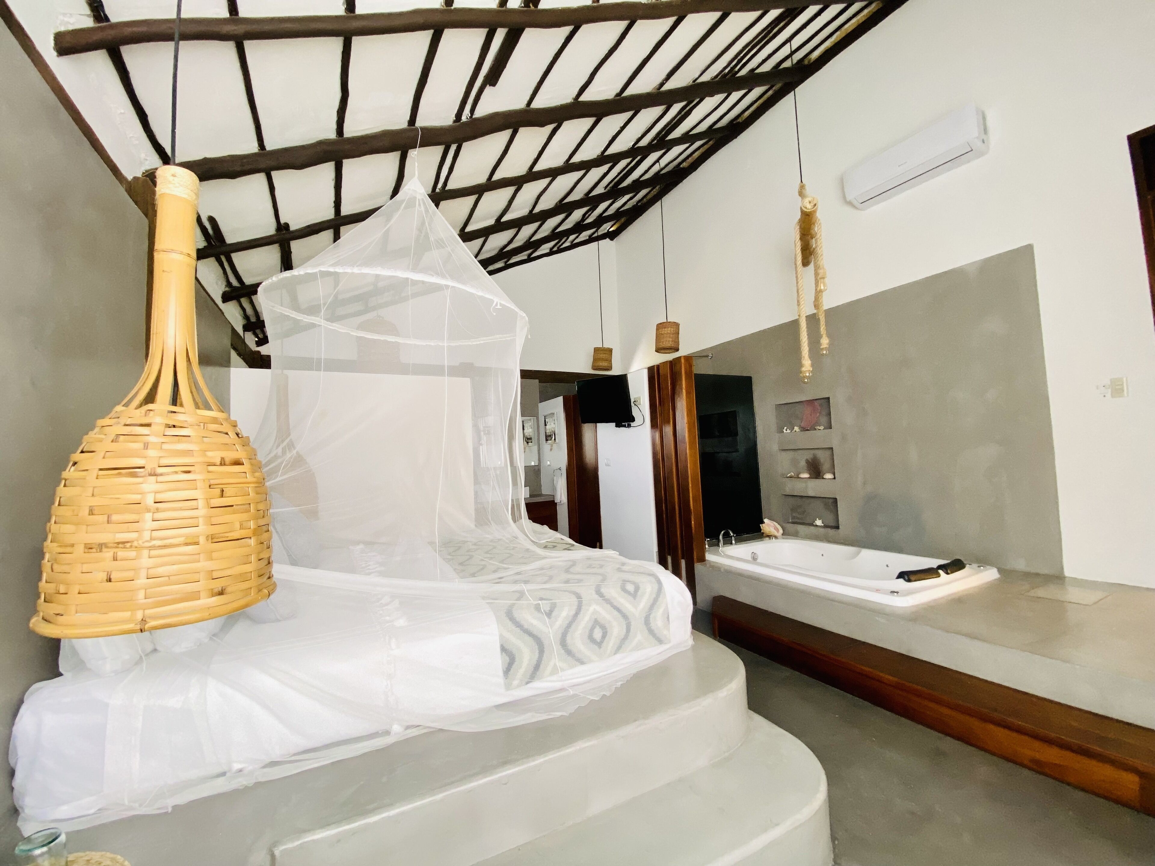 蜜月客房 | 客房内保险箱、特色装修、特色家居、办公桌