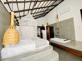 Caja de seguridad en la habitación y decoración personalizada 