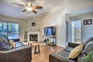 TV, fireplace - Idyllic Pinehurst Home, Near Golf Course! (Pinehurst)