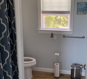 Dusche, Haartrockner, Bidet, Handtücher