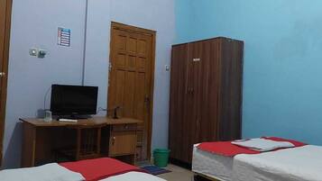 Standard Twin Room | Premium bedding, desk, laptop workspace, soundproofing