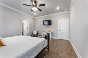 4 bedrooms, desk, iron/ironing board, free WiFi