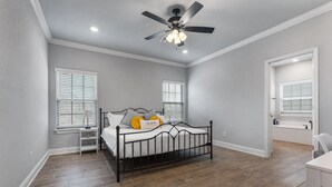 A bedroom with a bed, a ceiling fan, and a window with blinds. - Back 40 Bike-In/Out, 3 Miles to Bike Park (Bella Vista)
