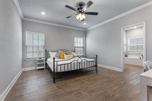 4 soveværelser, skrivebord, strygejern/strygebræt, gratis Wi-Fi