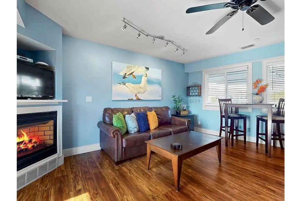 Cozy condo with fireplace ideal for winter getaway
