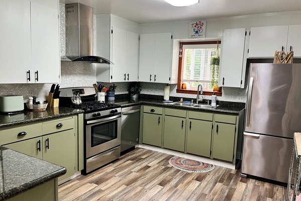 Køleskab, mikrobølgeovn, ovn, kogeplade