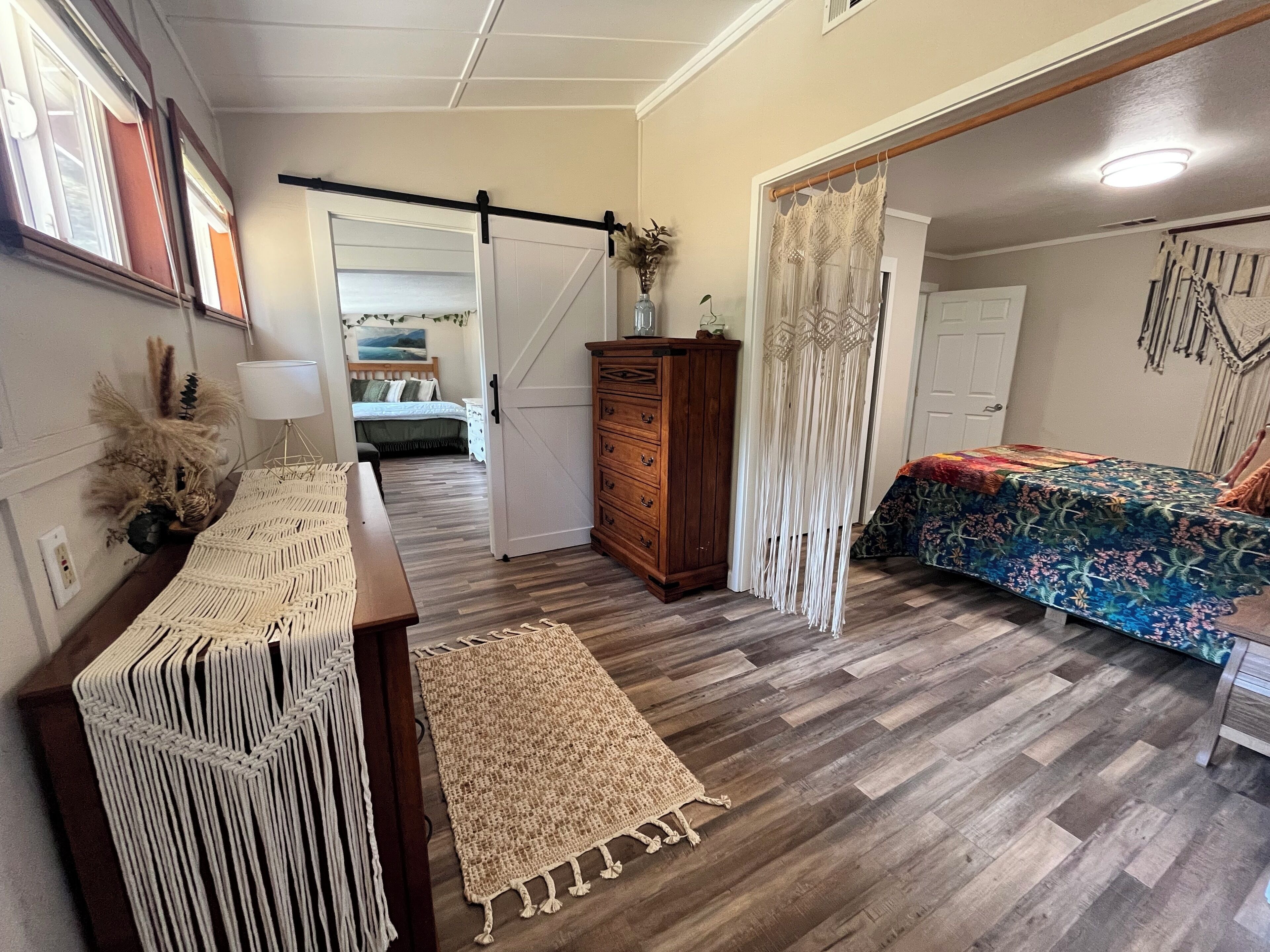 3 室のベッドルーム、アイロン / アイロン台、WiFi (無料)、ベッドシーツ