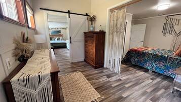 3 bedrooms, iron/ironing board, WiFi (free), bed sheets