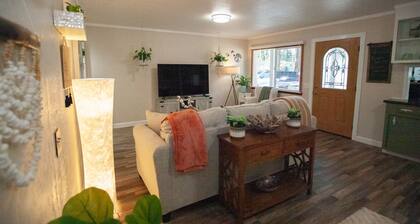 5 minutes from Beaches and the Redwoods