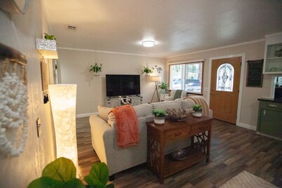 5 minutes from Beaches and the Redwoods