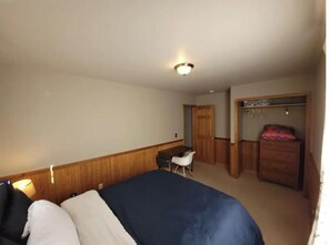 3 chambres, bureau, fer et planche à repasser, accès au Wi-Fi (inclus)