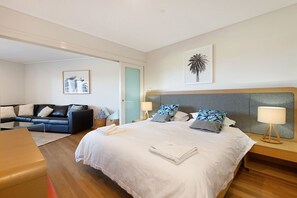 2 chambres, fer et planche à repasser, Wi-Fi gratuit, draps fournis