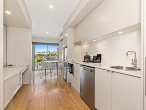 Fridge, microwave, stovetop, dishwasher