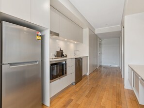 Fridge, microwave, stovetop, dishwasher