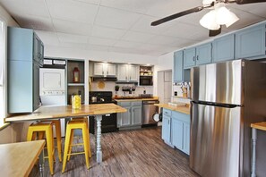 Kitchen - Vibrant, Bright & Fresh in the Heart of Tamaqua (Tamaqua)