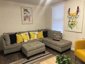 Smart TV, fireplace - Vibrant, Bright & Fresh in the Heart of Tamaqua (Tamaqua)