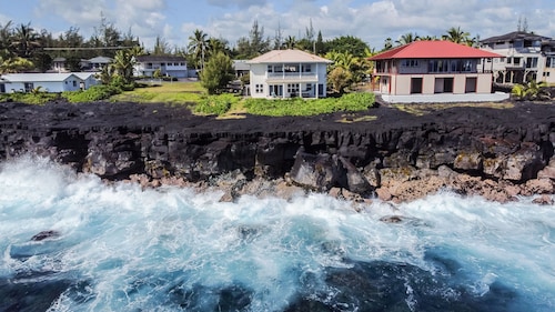 Luxurious Blue Horizon Villa near Hilo, entire villa