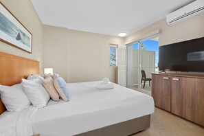 2 bedrooms, iron/ironing board, free WiFi, bed sheets - North facing park view 2bed2bath - WIFI + parking (Casuarina)