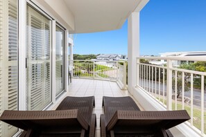 Terrace/patio - The Pool Resort Kingscliff - 1 BR Spa Suite (6204) - Holiday Management Co. (Tweed)