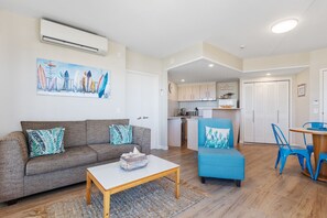 Smart TV - The Pool Resort Kingscliff - 1 BR Spa Suite (7312) - Holiday Management Co. (Casuarina)
