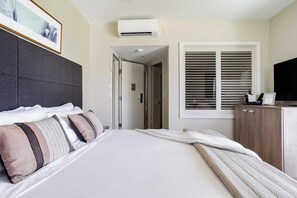 1 bedroom, iron/ironing board, free WiFi, bed sheets - The Pool Resort Kingscliff - Studio Pool View (2207) - Holiday Management Co. (Tweed)