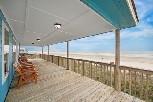 Beachfront, Pet Friendly house with unobstructed views and Gulf of Mexico