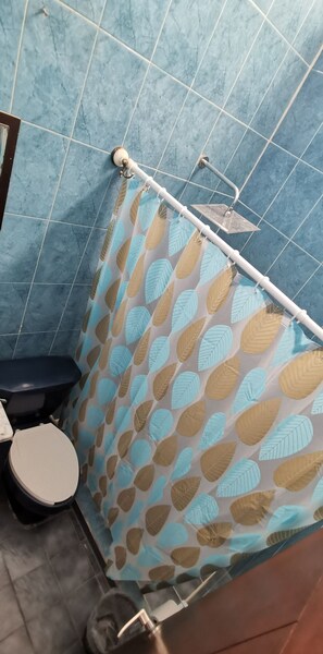 Casa familiar | 2 habitaciones, wifi gratis y ropa de cama 