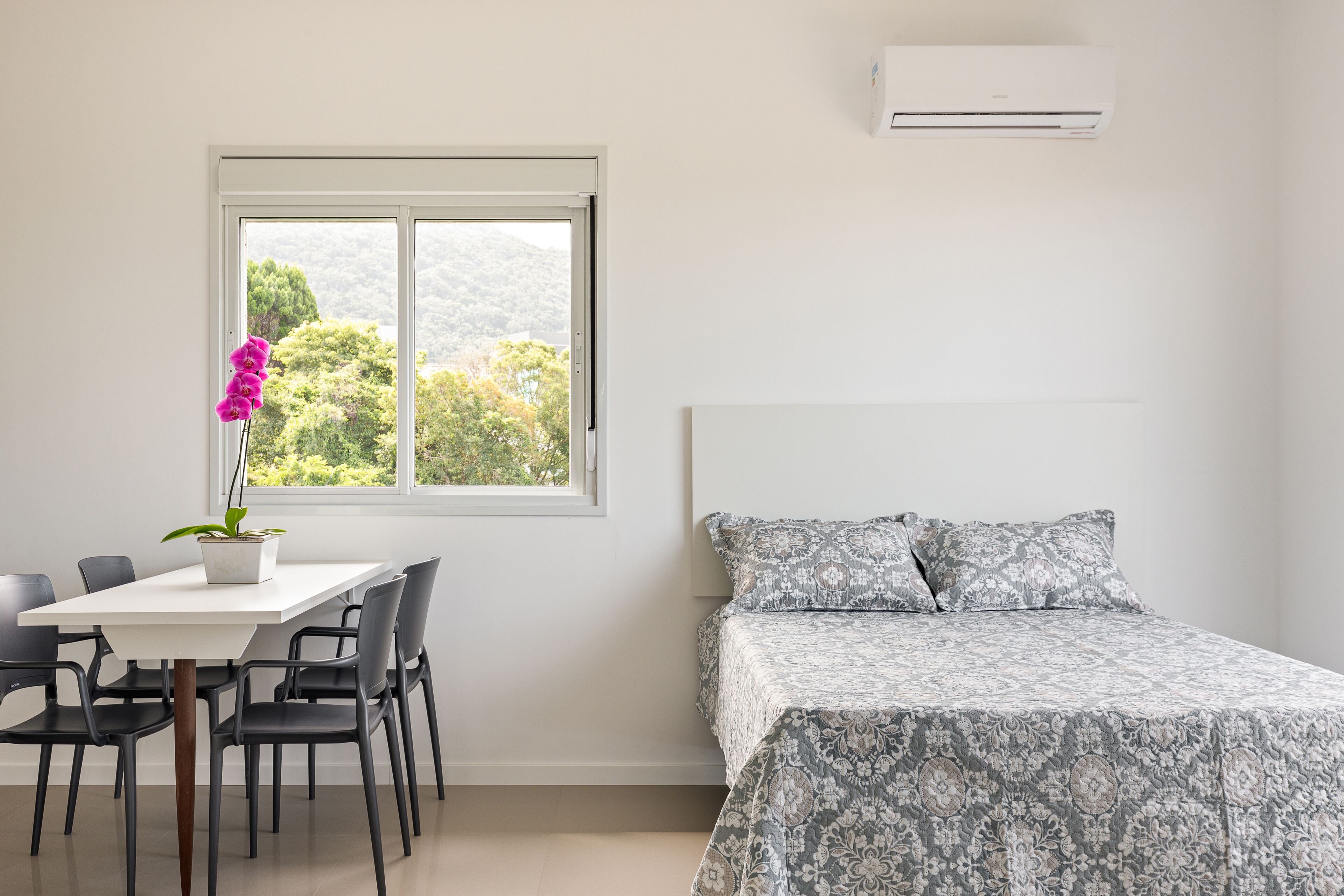 Basic Twin Room | Desk, laptop workspace, iron/ironing board, free WiFi