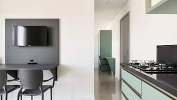 Quarto quádruplo família | Cozinha privada | Geladeira, micro-ondas, cooktop, talheres/pratos/utensílios de cozinha